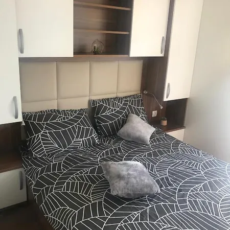 Floating House Varoni Holiday home Pula