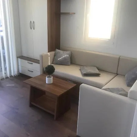 Floating House Varoni Pula