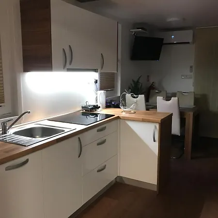 Floating House Varoni Holiday home Pula