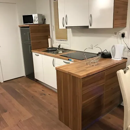 Floating House Varoni Holiday home Pula