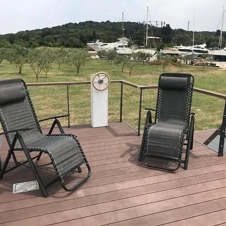 Ferienhaus Floating House Varoni Pula