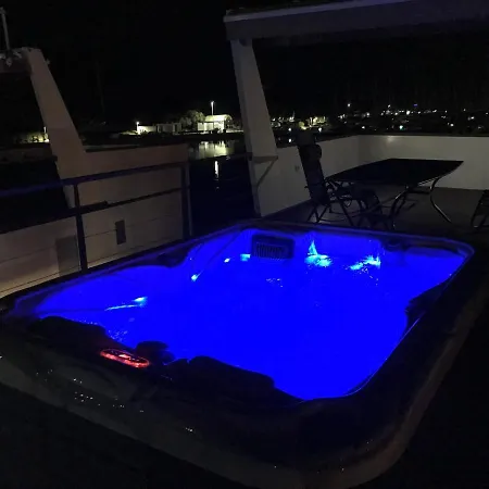 Floating House Varoni Holiday home *